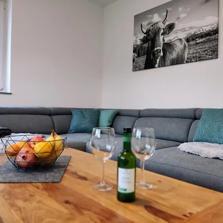Lehmann Apartment *